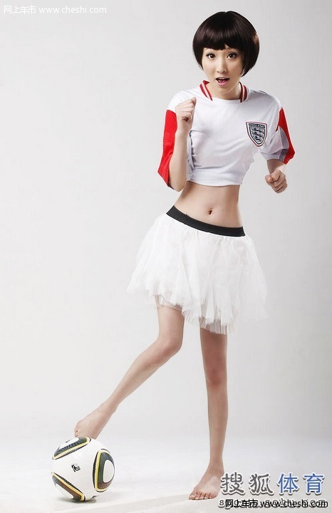 搜狐非常天使选手李悠，是来自吉林长春的。今年24岁，身高1.68米，体重48公斤。李悠是个水瓶座A型血的女生。生活中的她比较理性，喜欢新鲜的事物，向往自由自在的生活。“我觉得自己的性格时而开朗时而安静，视具体环境而定。和相熟的朋友在一起时我很活泼；但是每到一个陌生的环境，我通常比较低调，给人感觉不太容易接近。”李悠如是说。