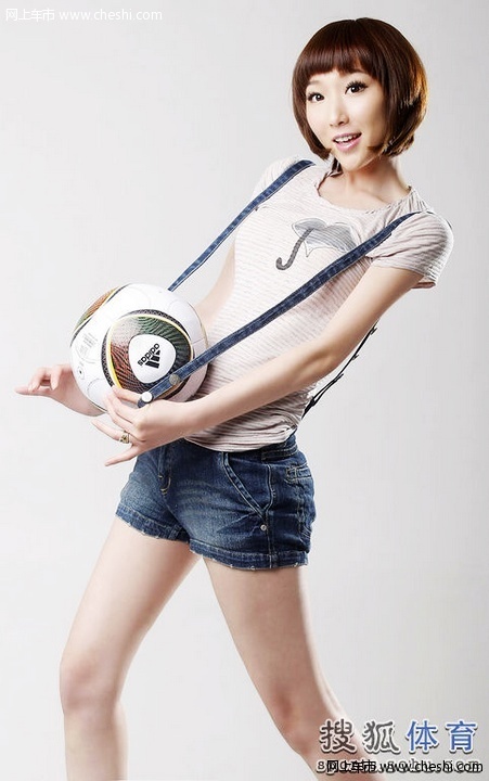 搜狐非常天使选手李悠，是来自吉林长春的。今年24岁，身高1.68米，体重48公斤。李悠是个水瓶座A型血的女生。生活中的她比较理性，喜欢新鲜的事物，向往自由自在的生活。“我觉得自己的性格时而开朗时而安静，视具体环境而定。和相熟的朋友在一起时我很活泼；但是每到一个陌生的环境，我通常比较低调，给人感觉不太容易接近。”李悠如是说。