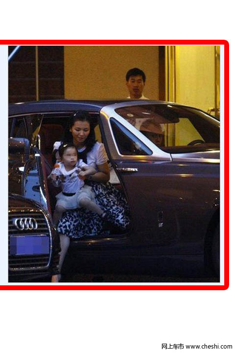 2010年7月2日讯，北京，刘涛和赵文瑄7月2日现身北京，推广二人多年前主演的电视剧《寒夜》，这部改编自巴金同名小说的电视剧将于近期开播，在谈到该剧剧情及辛苦拍摄的过程时，刘涛潸然泪下。