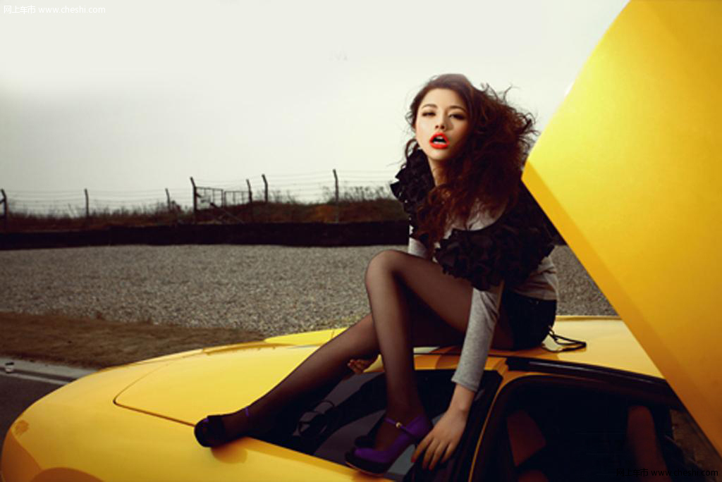 惊艳美女VS超级豪车 跑车就是这样炼成的