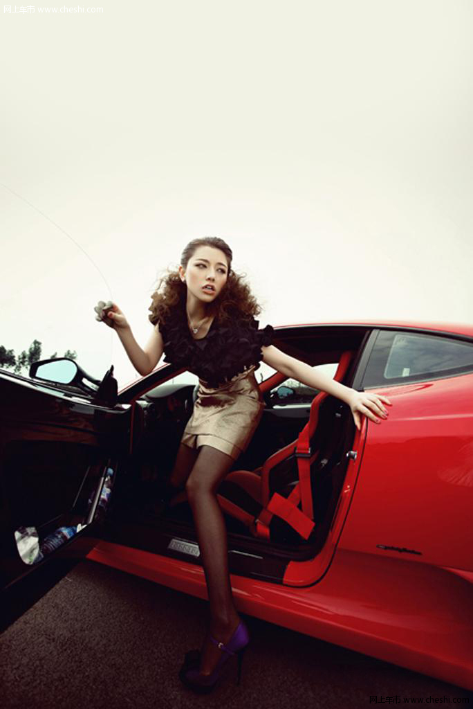 惊艳美女VS超级豪车 跑车就是这样炼成的