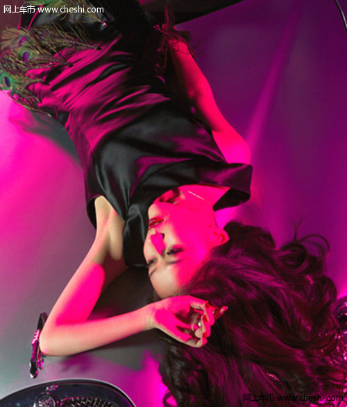 灯红酒绿粉女郎 萤光幻影之间妖娆你的唇