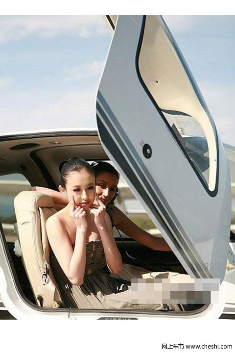 据网友bobofair曝料，3年前兽兽只初出茅庐，兽兽被前男友拍LZ到处散播，并扬言将其毁掉。杨迪是一个摄影师，利用家里关系把LZ这事摆平了，并且报警托人进行异地监控。然后利用个人关系穷其心力把兽兽推红，此时他们也成了男女朋友关系。杨迪说兽兽博客里的大部分都是他写的，并且养了兽兽3年，杨家待她如亲生女儿。随着兽兽名气越来越大，就把杨迪甩了。但兽兽对杨迪家里不好，他妈还给兽兽下跪过.....