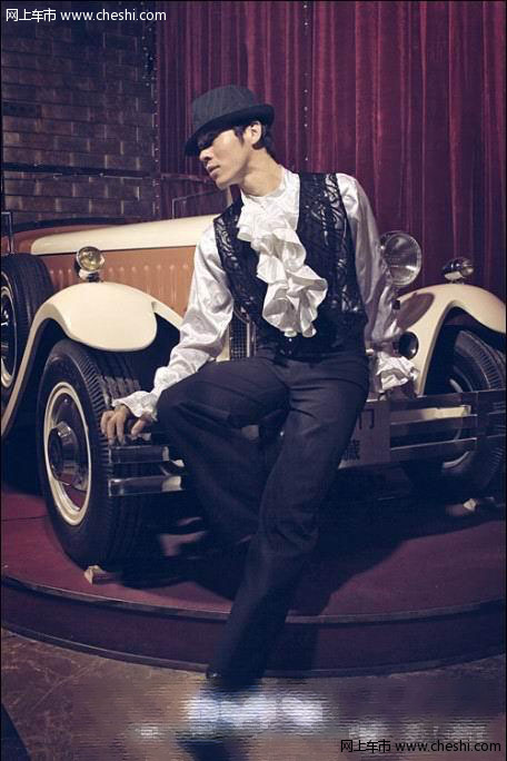 五朵金花车模的旗袍诱惑,与古董车演绎活色生香.