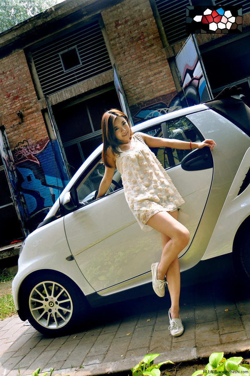 看到我利用特殊手法将她的腿拍的又细又长，她开心的蹦蹦跳跳，生气时撅起小嘴，无意间吐出舌头，这就是本期的主角，一个漂亮、单纯的卡哇伊女孩。