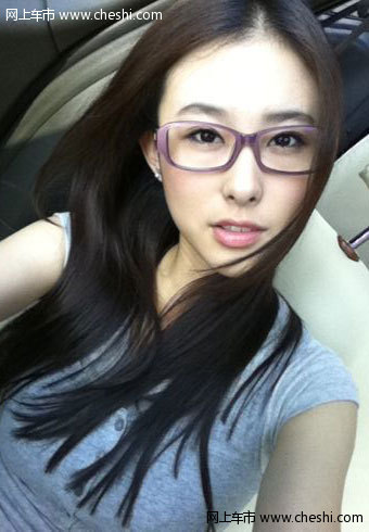 最近“兽兽”翟凌“翻脸门”又给这位话题女不管怎么说还是又增添了一些人气。那么生活中的“兽兽”翟凌是什么样子的呢？就让我集合“兽兽”翟凌的微博生活照一探究竟吧。
