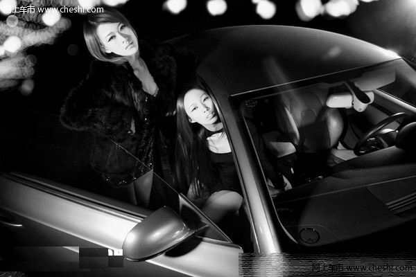 心情无比激荡 比基尼美女车模的艳媚午夜