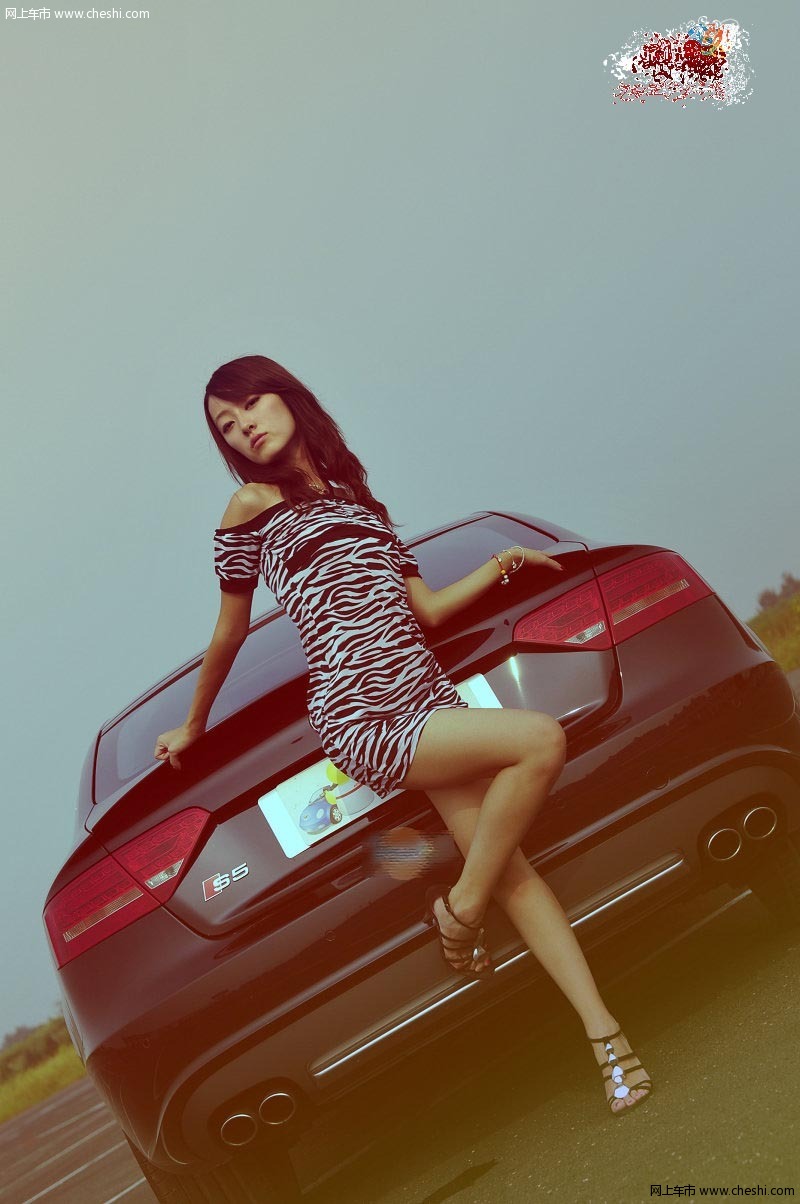 斑马纹美眉协同奥迪S5时尚大片