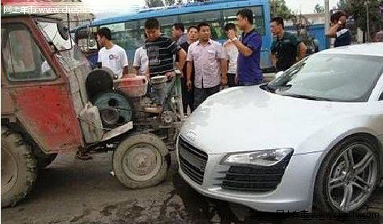 杯具-拖拉机PK新买的奥迪R8