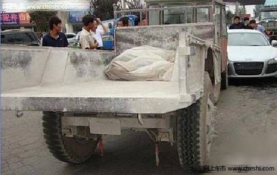 杯具-拖拉机PK新买的奥迪R8