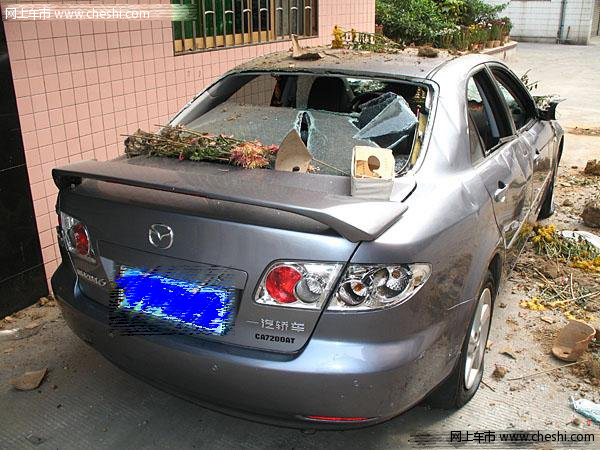 惨不忍睹 和小三玩车震被老婆逮住的后果