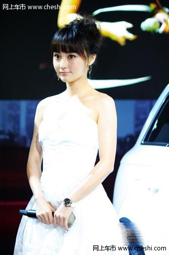 拒绝珠光宝气 “凤姐”姚笛素颜成成嫩模