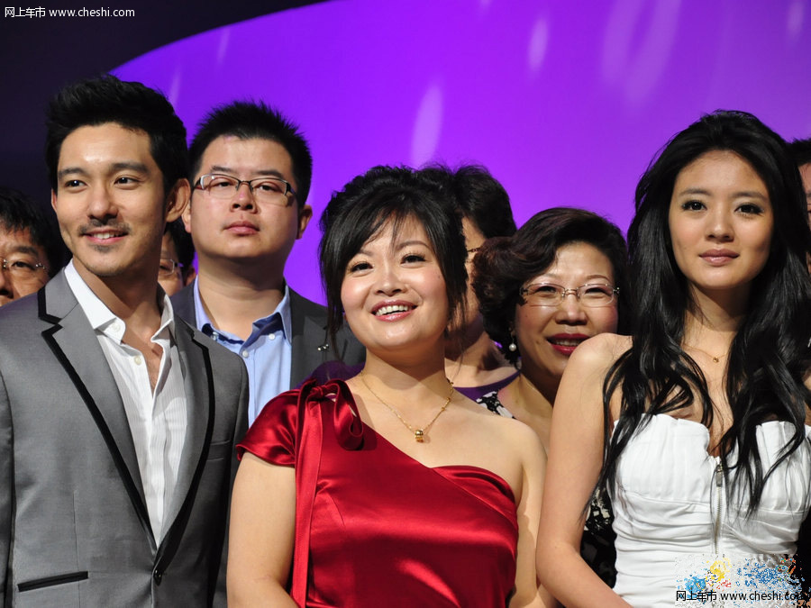 吴宇森协巨星新车