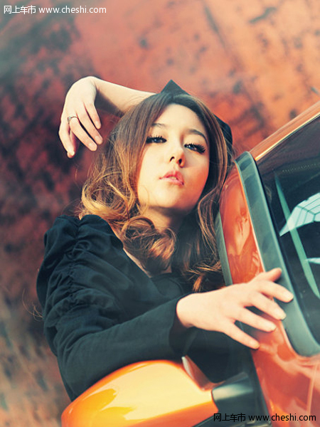 橙色美女黑白寂寞 销魂的姿势也无法剔除