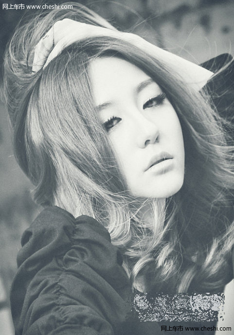 橙色美女黑白寂寞 销魂的姿势也无法剔除