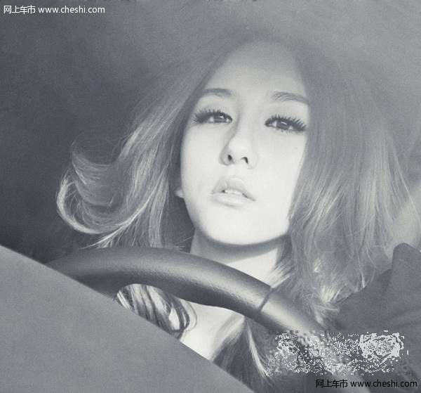 橙色美女黑白寂寞 销魂的姿势也无法剔除