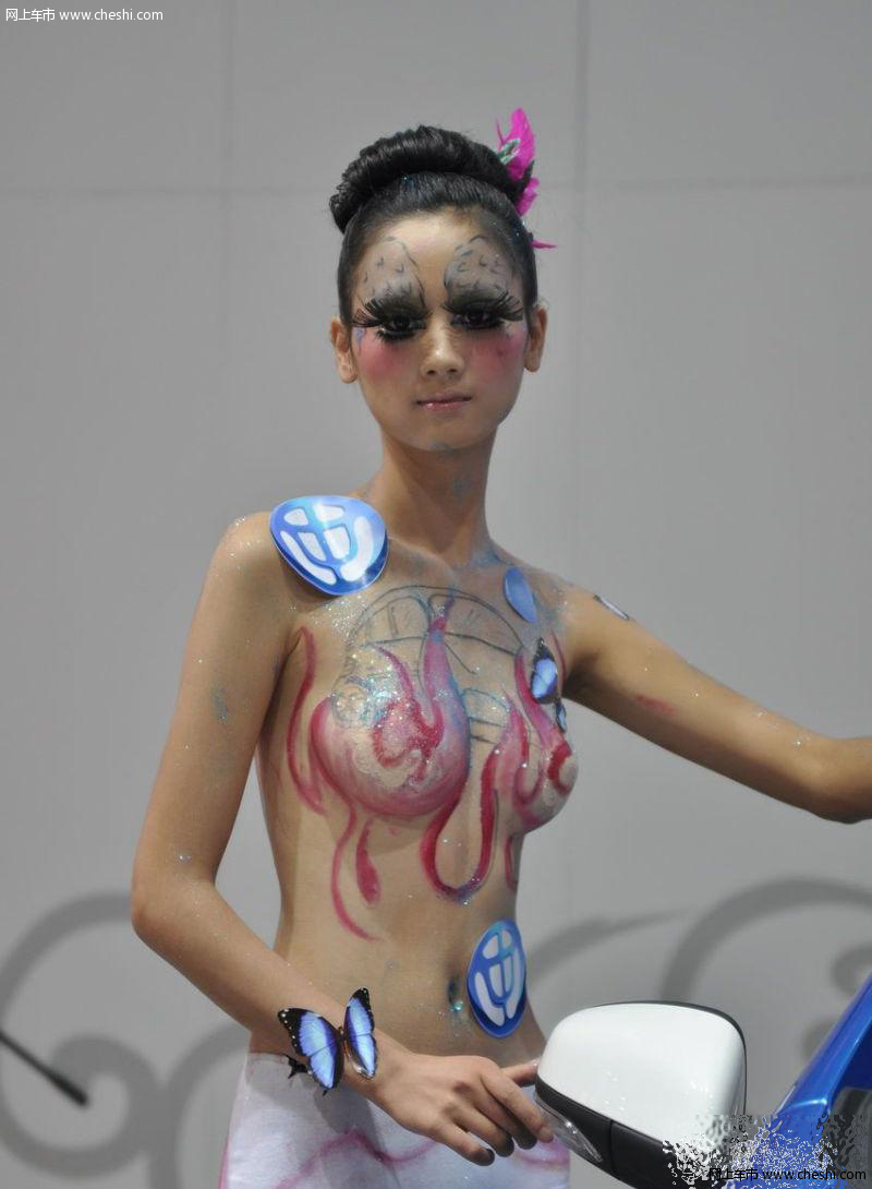 蝴蝶飞飞人体车模高清图 车展可以这样搞