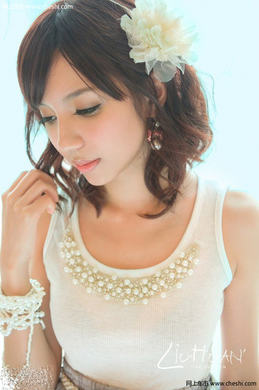 清纯嫩模自拍私家照 彰显青春自由我做主