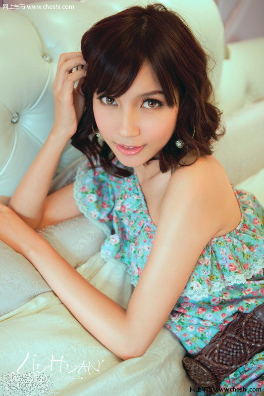 清纯嫩模自拍私家照 彰显青春自由我做主