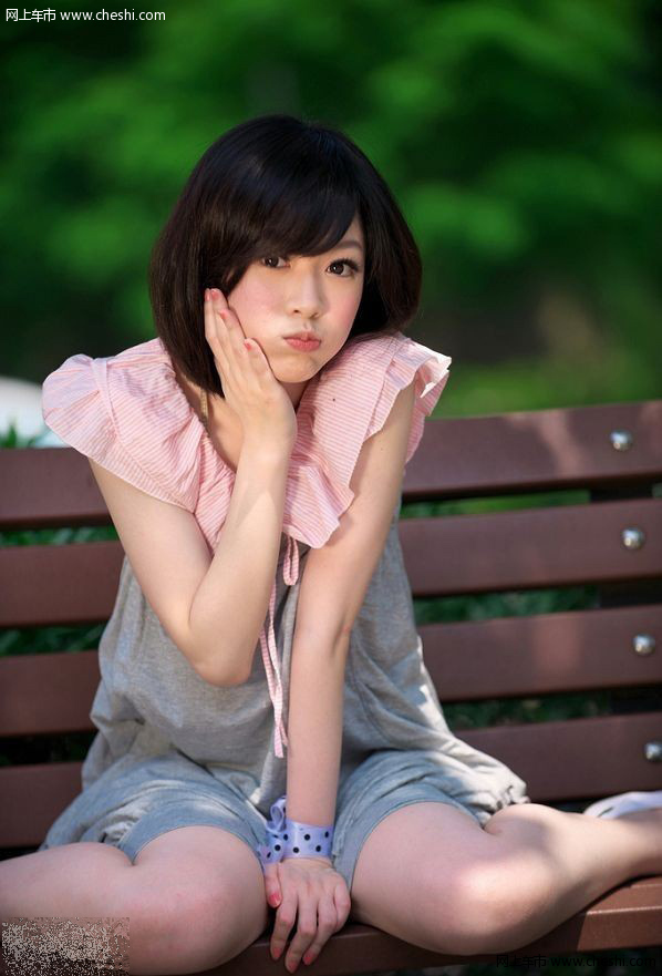 清纯嫩模自拍私家照 彰显青春自由我做主