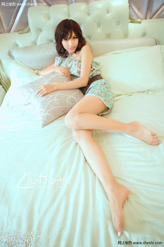 清纯嫩模自拍私家照 彰显青春自由我做主