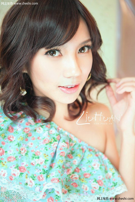 清纯嫩模自拍私家照 彰显青春自由我做主