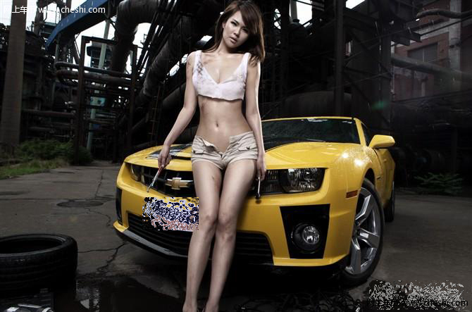 性感清纯女演绎暴力美学 她与大黄蜂爱恋