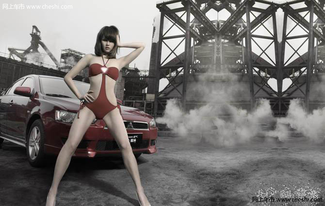 似韩国范儿性感车模亮相 窈窕身段晒美艳
