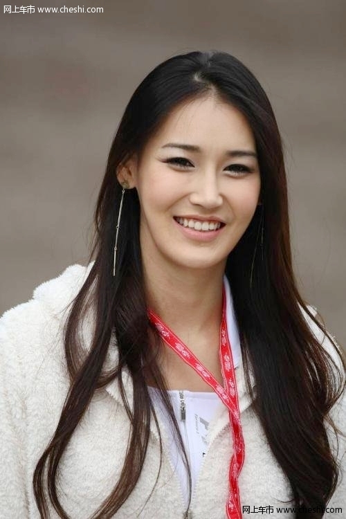 F1韩国站性感车模亮相 窈窕身段晒美艳