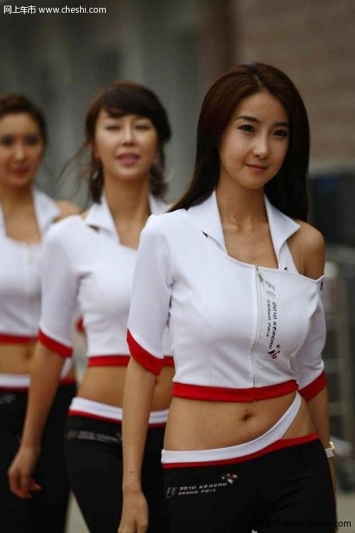 F1韩国站性感车模亮相 窈窕身段晒美艳