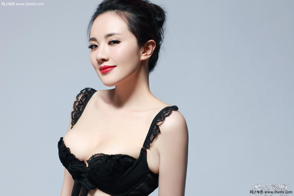 嫩模“波神”孟茜玩自拍