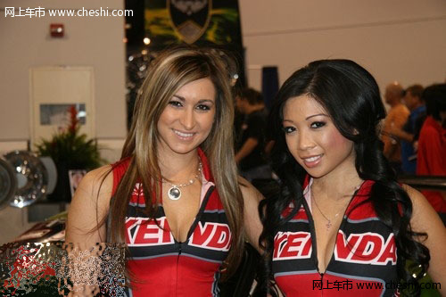 “波涛汹涌”美国大模 演绎狂野性感之魂