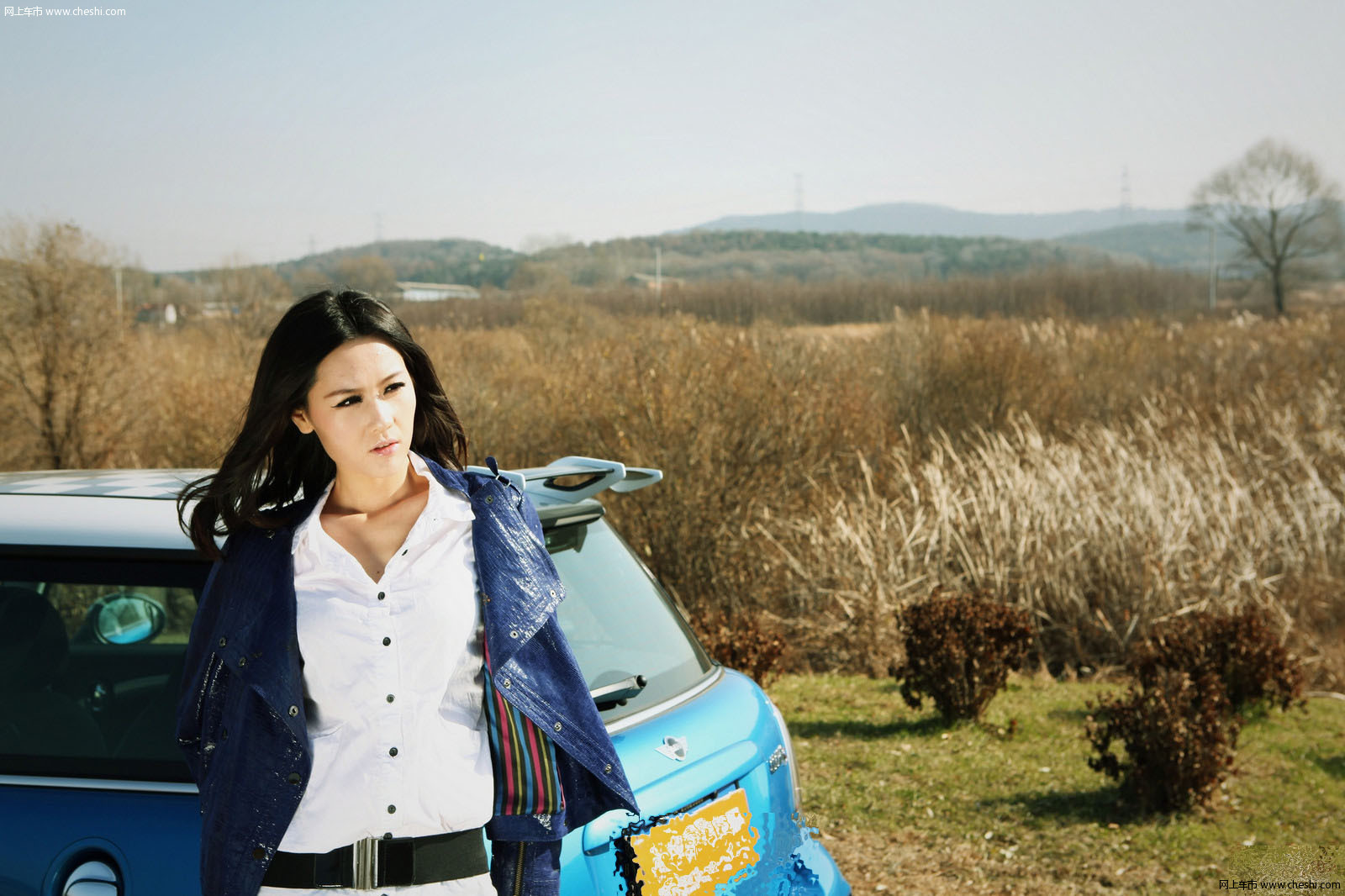 野外魅动车影 长腿美模与MINI的自在写真