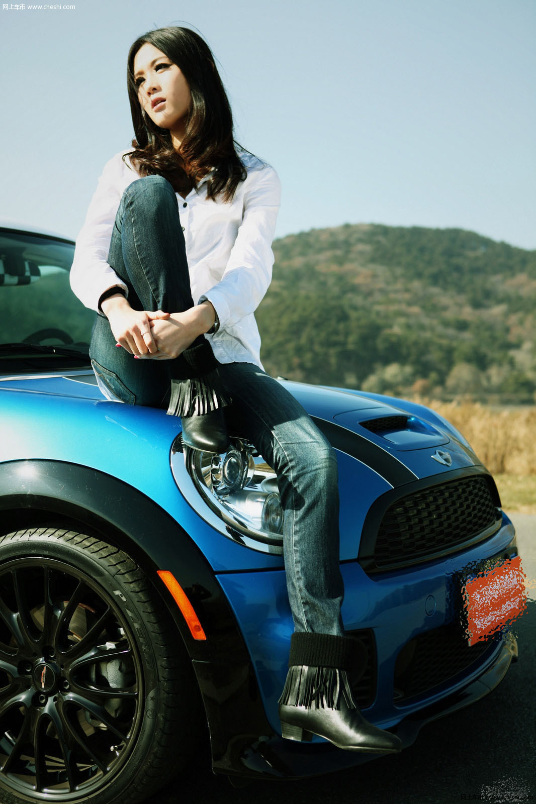 野外魅动车影 长腿美模与MINI的自在写真
