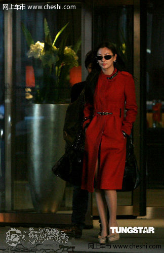 张雨绮-贵气打扮出行 换豪车-揽胜显霸气