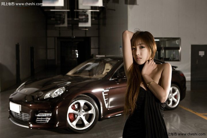 性感美女凹凸有致