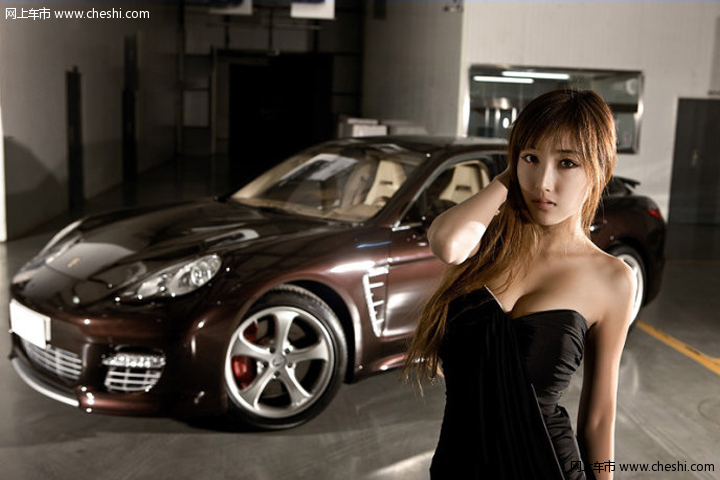 性感美女凹凸有致