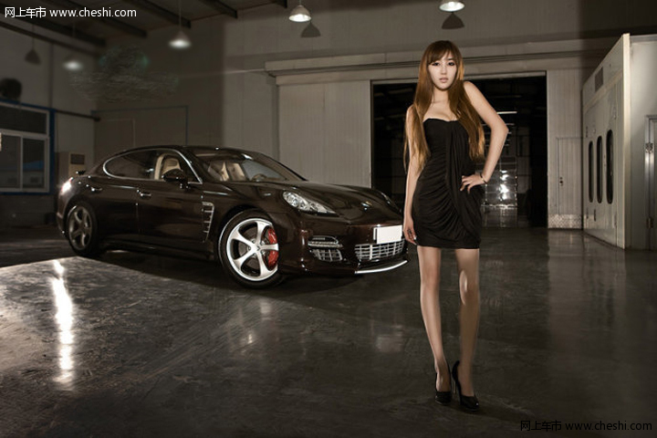 性感美女凹凸有致