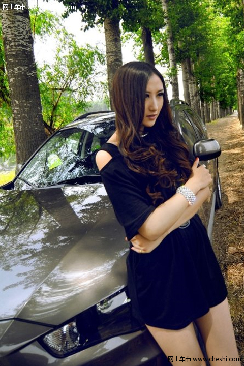 车外黑色性感亮丽 车内白色甜美可人