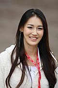 F1韩国站性感车模亮相 窈窕身段晒美艳