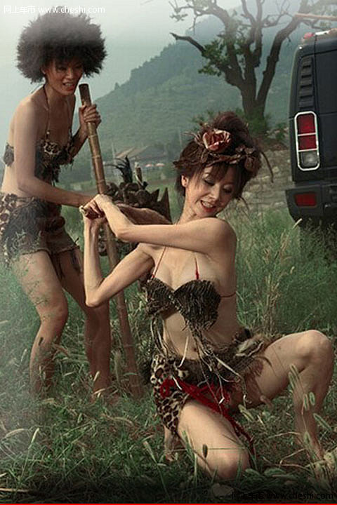 在阳光灿烂的日子,我和红色有个约会,虽然内心静若止水,红色迸发出的激情,使我心潮澎湃,是生活太平静了吗?内心如火的激情,总是需要反复的点燃,轻轻很多往事已去,但求青春无悔……