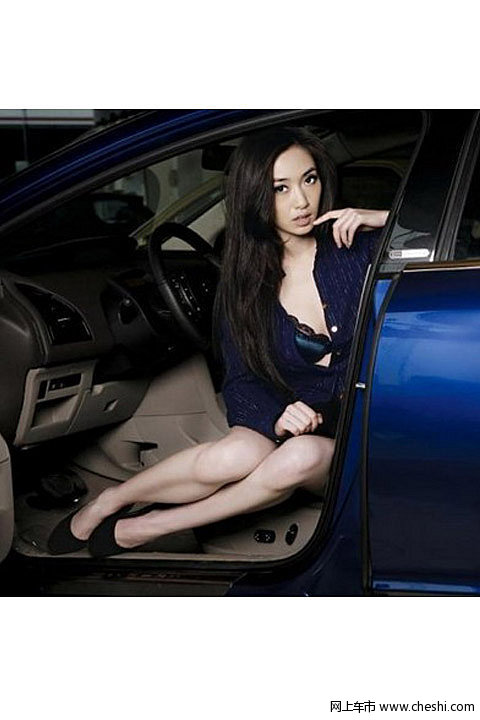 妖艳-美女的热辣双面秀 丰乳豪臀秀妩媚