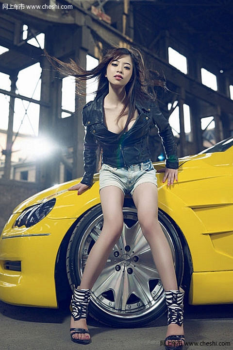 改装黄色锐志和性感妖娆美女 爆掉你眼球