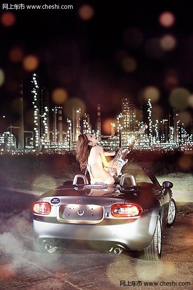 沉醉的午夜，令人迷惘的城市逐渐模糊，只剩下霓虹点亮轮廓，空洞的内心期待畅快歌唱。夜色中妩媚女郎，和性感小跑为您展现一场放纵狂欢。