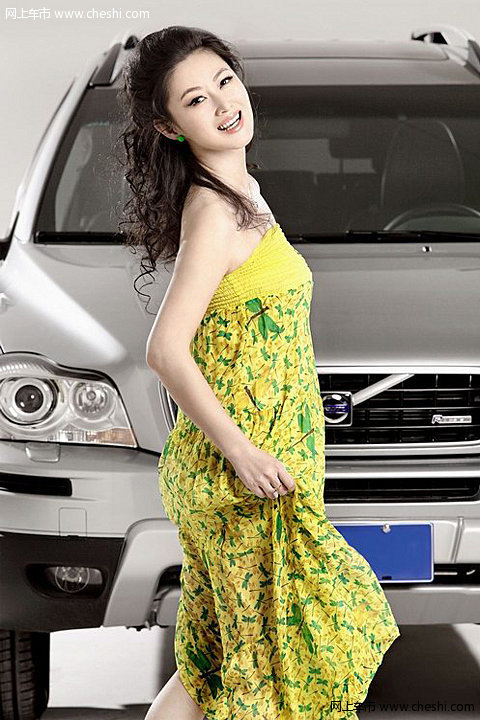 王思懿，这位来内地发展的香港明星，不仅拥有模特出身的骄人身材，而且还拥有风情万种的美丽脸蛋。 从内地一炮打响了“潘金莲”之后，王思懿从此走上了家喻户晓的明星道路。而近几年从《蓝色妖姬》，到《紫金勋章》，到《信是有缘》，还是到《大染坊》，王思懿演绎的一直是那种天生有着骄贵气质的女人。