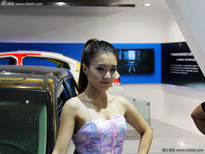 2010沈阳国际车展车模云集 体验东北风情