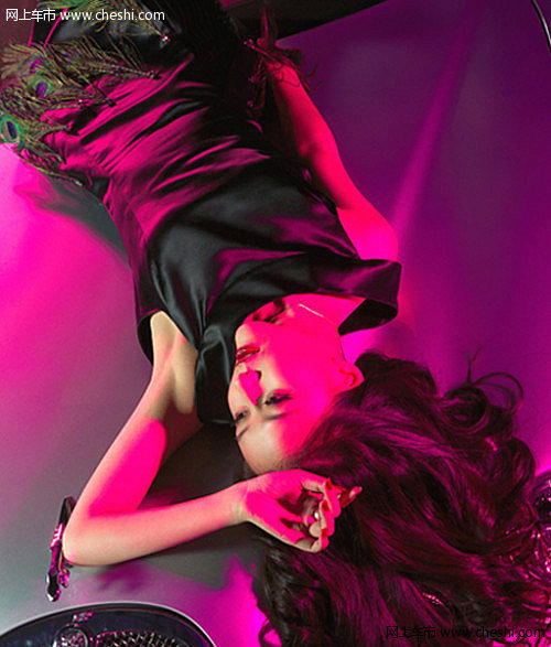 灯红酒绿粉女郎 萤光幻影之间妖娆你的唇