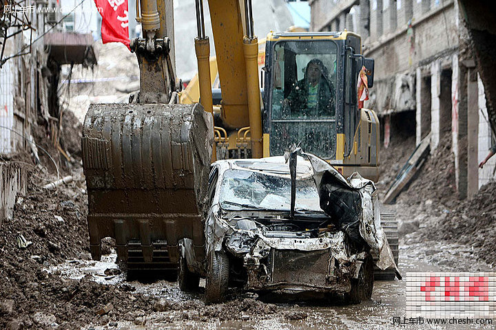 据网友bobofair曝料，3年前兽兽只初出茅庐，兽兽被前男友拍LZ到处散播，并扬言将其毁掉。杨迪是一个摄影师，利用家里关系把LZ这事摆平了，并且报警托人进行异地监控。然后利用个人关系穷其心力把兽兽推红，此时他们也成了男女朋友关系。杨迪说兽兽博客里的大部分都是他写的，并且养了兽兽3年，杨家待她如亲生女儿。随着兽兽名气越来越大，就把杨迪甩了。但兽兽对杨迪家里不好，他妈还给兽兽下跪过.....