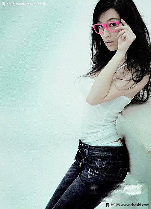 张俪是中戏最美校花之一，出道不久就在电影《未来警察》中与刘德华、贺军翔大演对手戏。张俪喜欢用女人形容汽车，她说无论是热情奔放的，还是高贵奢华的，她们各有千秋，能够把“女人”魅力做到极致的都是她中意的车款。