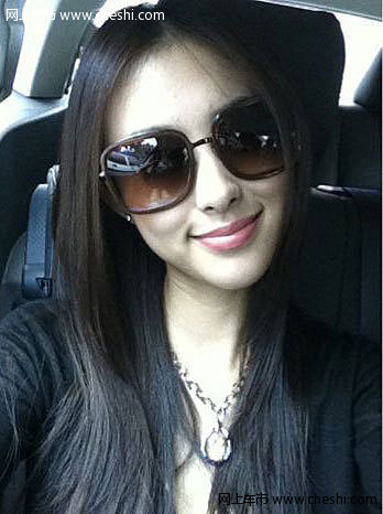 最近“兽兽”翟凌“翻脸门”又给这位话题女不管怎么说还是又增添了一些人气。那么生活中的“兽兽”翟凌是什么样子的呢？就让我集合“兽兽”翟凌的微博生活照一探究竟吧。
